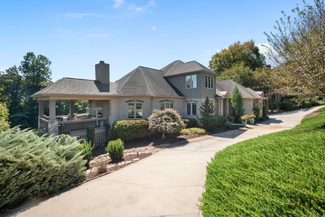 property at 271 44th Ave Cir NW
