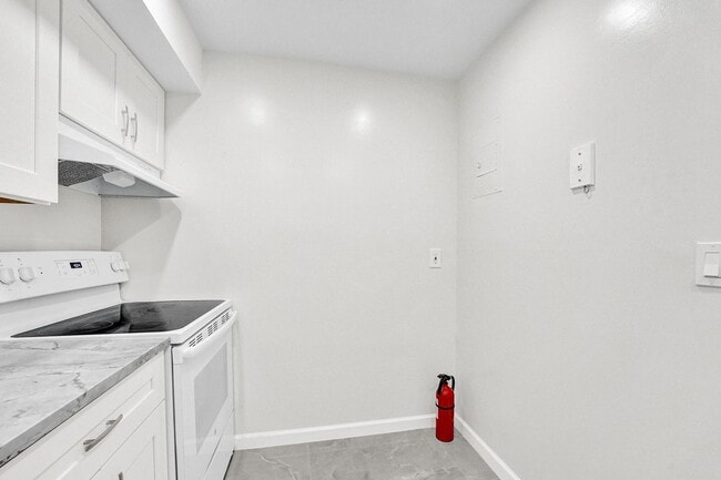 property at 3750 Inverrary Dr