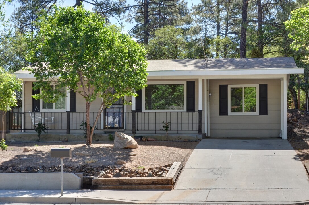 325 Gail Gardner Way in Prescott, AZ - Building Photo