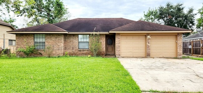 135 Basswood St in Lake Jackson, TX - Building Photo - Building Photo