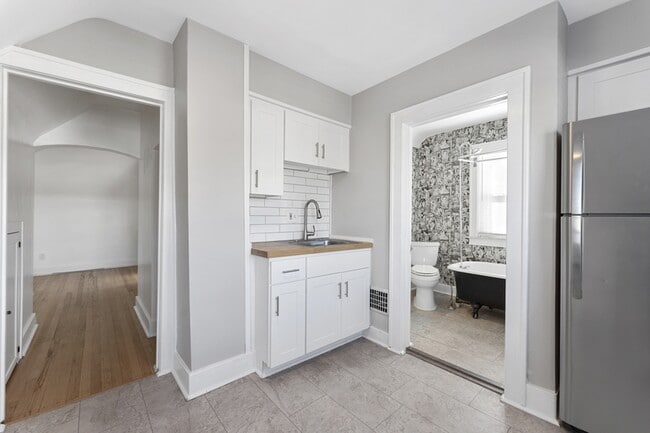 1126 Cedar St in Wyandotte, MI - Building Photo - Building Photo