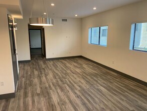 3743 Midvale Ave in Los Angeles, CA - Foto de edificio - Building Photo