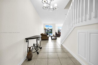 11582 NW 69th Terrace in Doral, FL - Building Photo - Building Photo