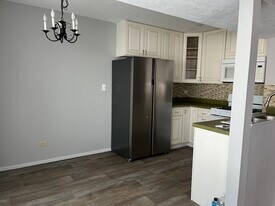 430 Inverrary Ln in Deerfield, IL - Building Photo