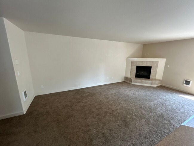 2236 SW Reindeer Ave in Redmond, OR - Building Photo - Building Photo