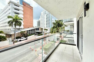 4122 Collins Ave in Miami Beach, FL - Building Photo - Building Photo