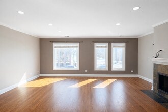 805 W Wolfram St, Unit 1 in Chicago, IL - Foto de edificio - Building Photo