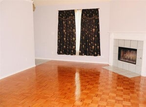 2320 Hunters Run Dr in Dallas, TX - Building Photo - Building Photo