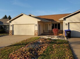 1502 W Weiland Ln in Appleton, WI - Building Photo