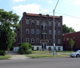 Peter Pan Apartments in Salt Lake City, UT - Foto de edificio - Building Photo