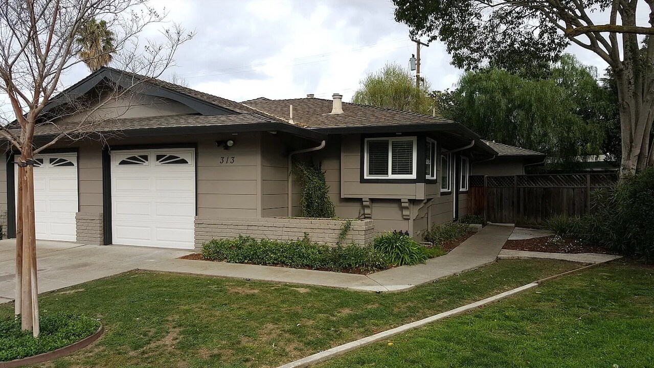 313 Carriage Dr in Santa Clara, CA - Building Photo