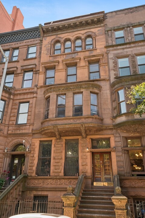 6 W 121st St in New York, NY - Building Photo