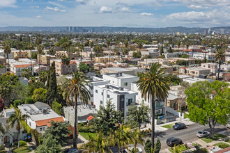 2823 Virginia Rd in Los Angeles, CA - Foto de edificio - Building Photo