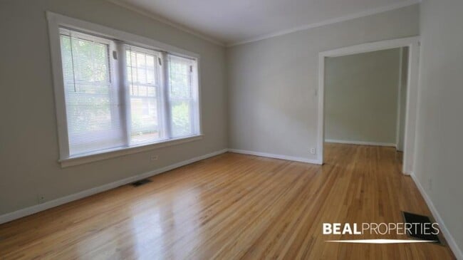 property at 622.5 W Barry Ave