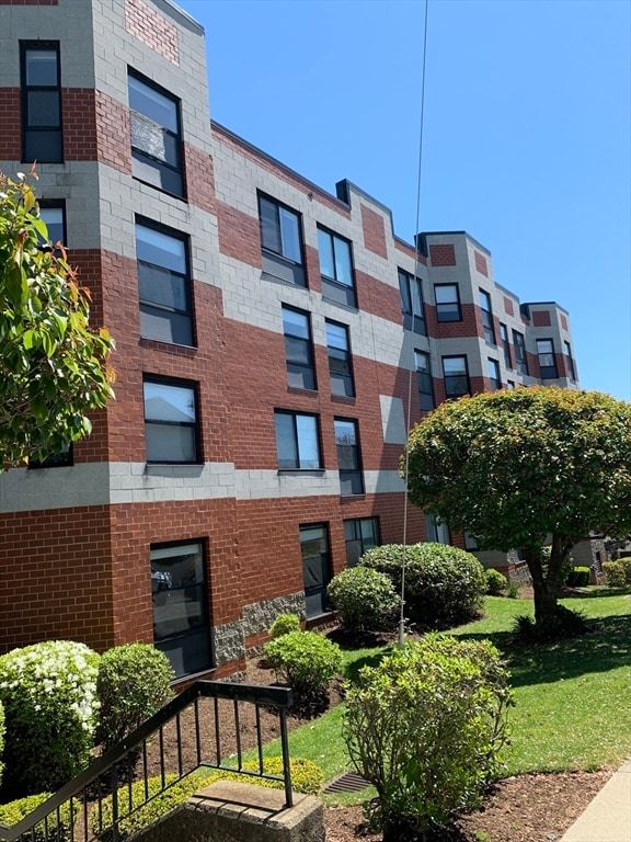 35 Vine St in Winchester, MA - Building Photo - Building Photo