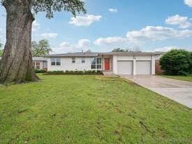 1638 E 55th Pl in Tulsa, OK - Building Photo