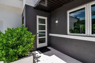 2231 Wood St in Sarasota, FL - Building Photo - Building Photo