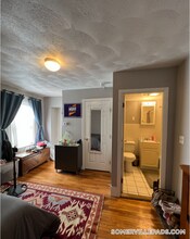 639 Somerville Ave, Unit 1 in Somerville, MA - Foto de edificio - Building Photo