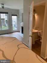 45482 Whistling Terrace in Sterling, VA - Building Photo