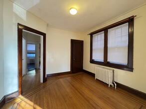 168 Cedar St, Unit 1st FL in Cliffside Park, NJ - Building Photo - Building Photo
