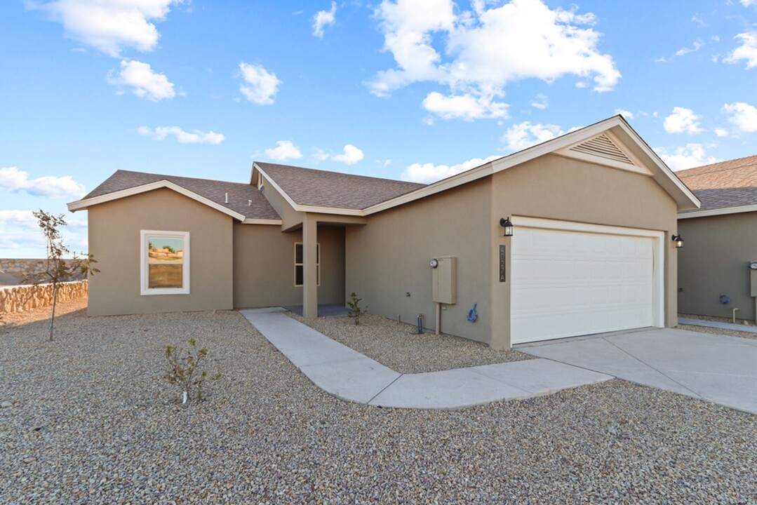 4023 Apache Pine Pl in Las Cruces, NM - Foto de edificio