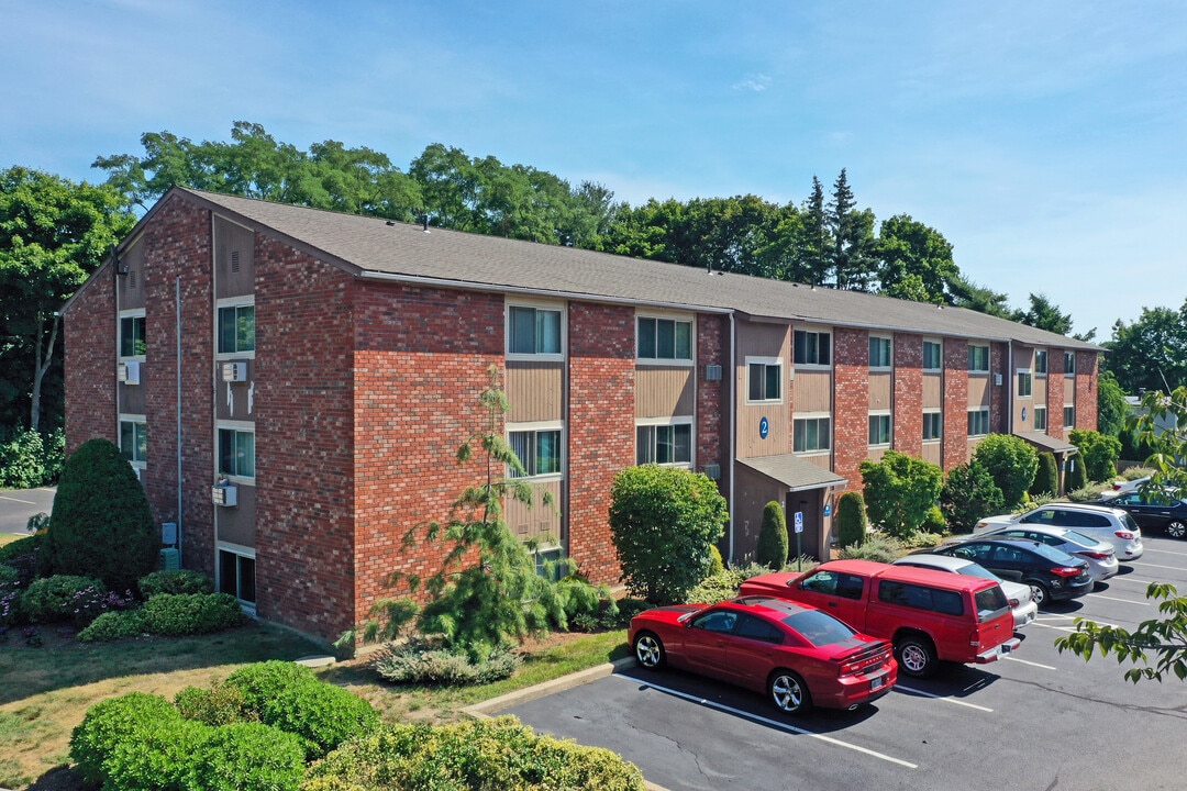 Western Hills in Cranston, RI - Foto de edificio