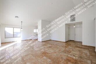 9067 W Yale St in Phoenix, AZ - Building Photo - Building Photo