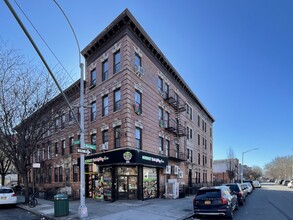 126 Marion St in Brooklyn, NY - Foto de edificio - Building Photo