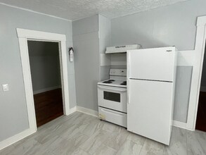 13 Lincoln St-Unit -C in Somersworth, NH - Building Photo - Building Photo