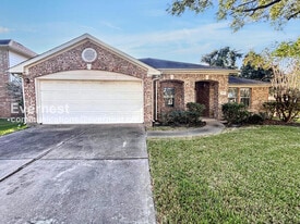 2527 Pine Shadows Dr in Sugar Land, TX - Building Photo