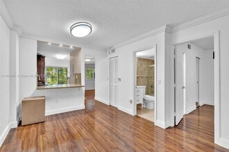 2299 NW 77th Way, Unit 102 in Pembroke Pines, FL - Building Photo - Building Photo