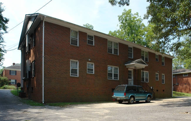 1110 W Rowan St in Fayetteville, NC - Building Photo - Building Photo