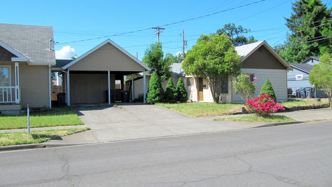 605 Pennsylvania Ave in Medford, OR - Building Photo - Building Photo