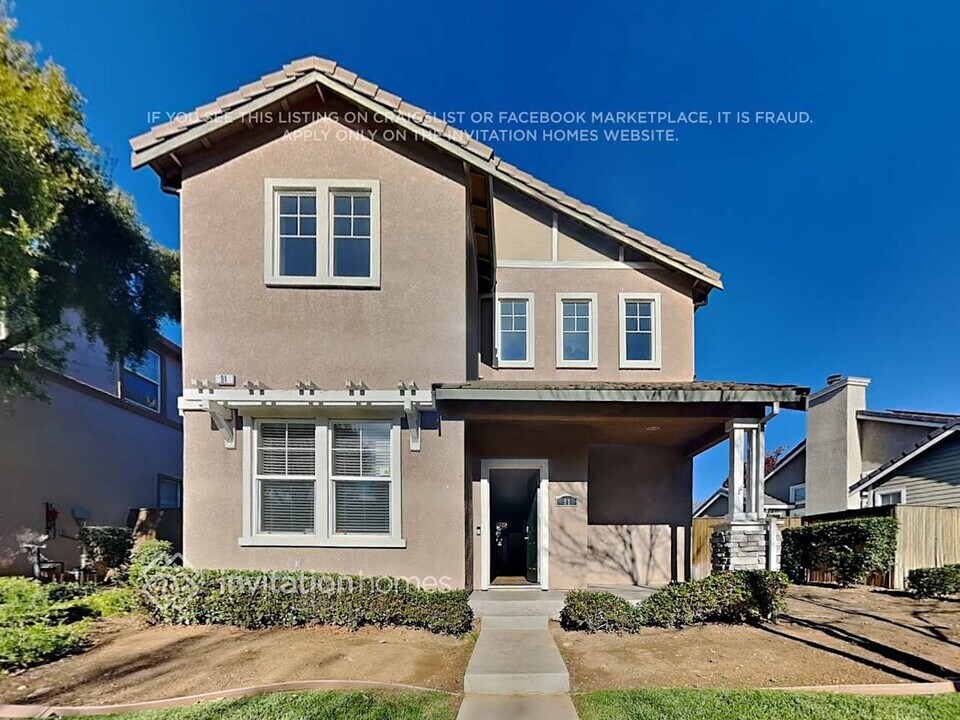 91 Lexington St in Brentwood, CA - Building Photo