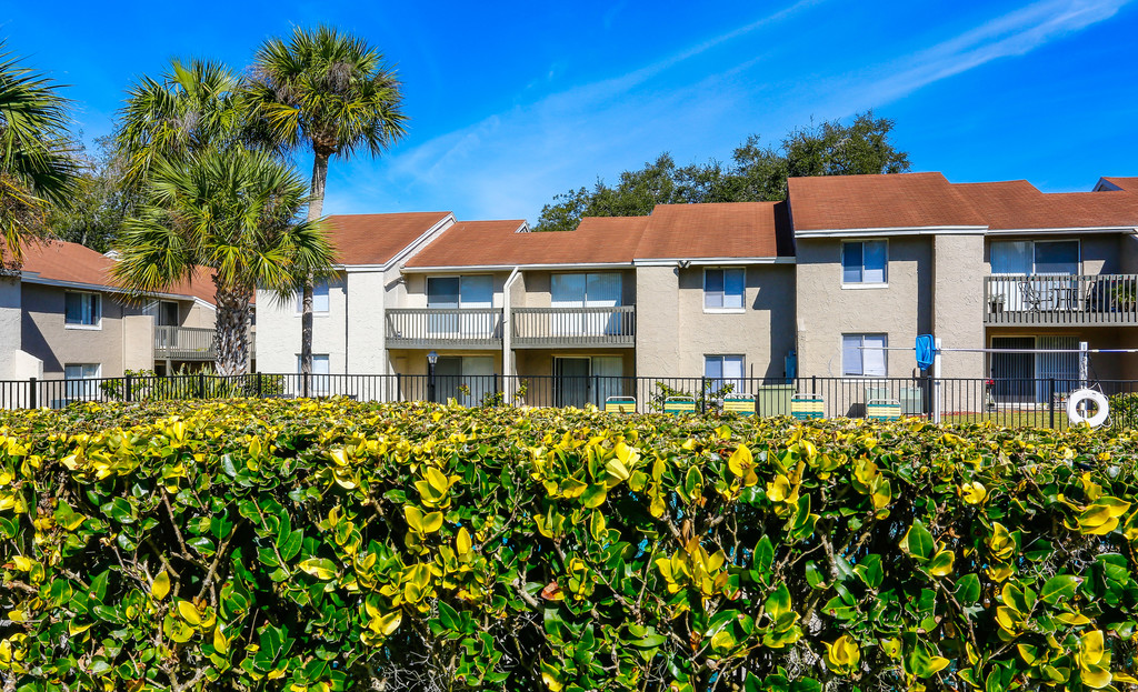 Peppertree Village Apartments in Lakeland, FL | ApartmentHomeLiving.com