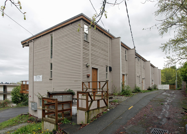 2221 NE 46th St in Seattle, WA - Foto de edificio - Building Photo