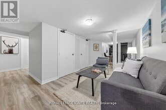 163 Seasons Dr in Toronto, ON - Building Photo - Building Photo