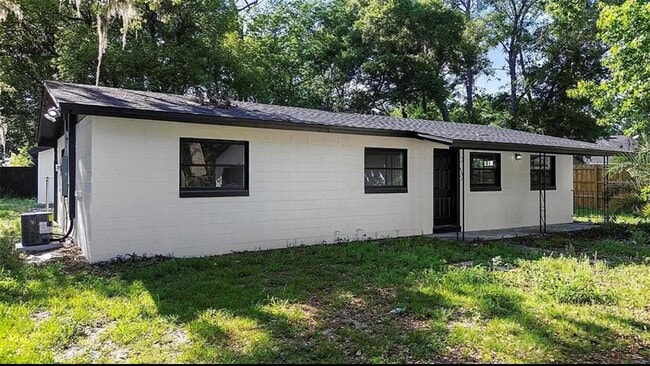 2225 E Welch Rd in Apopka, FL - Building Photo - Building Photo