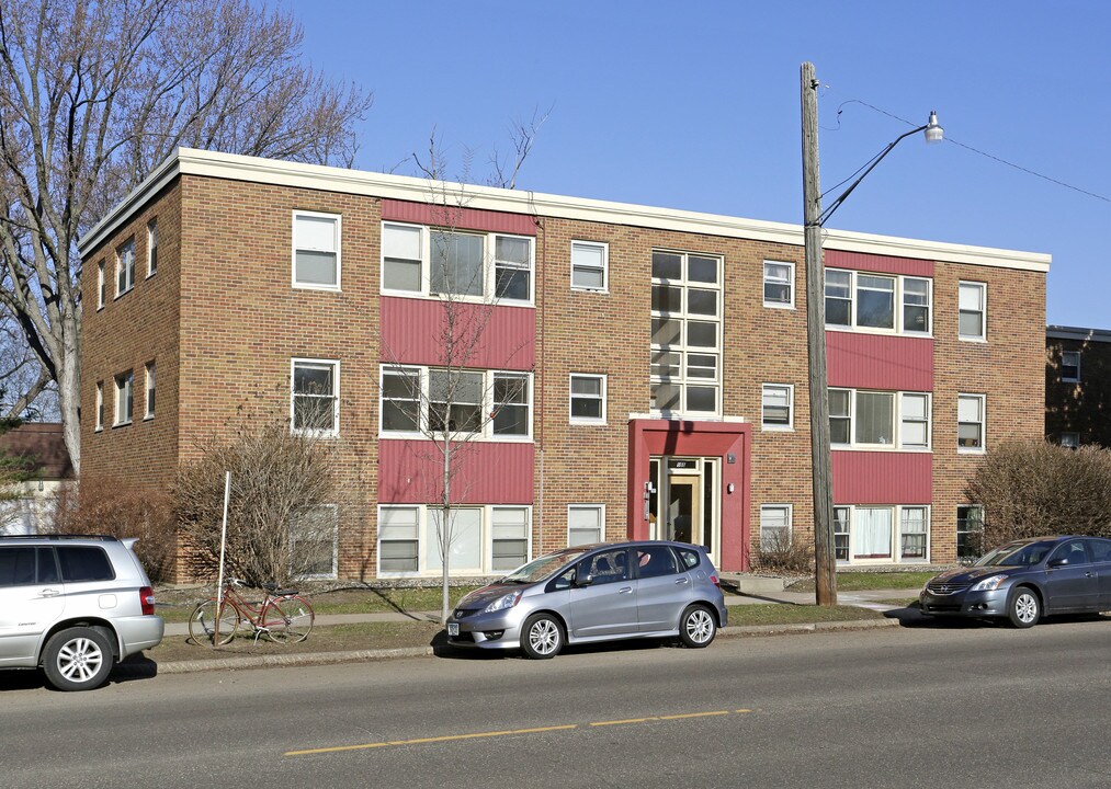 Cleveland/Niles Apartments in St. Paul, MN - Foto de edificio