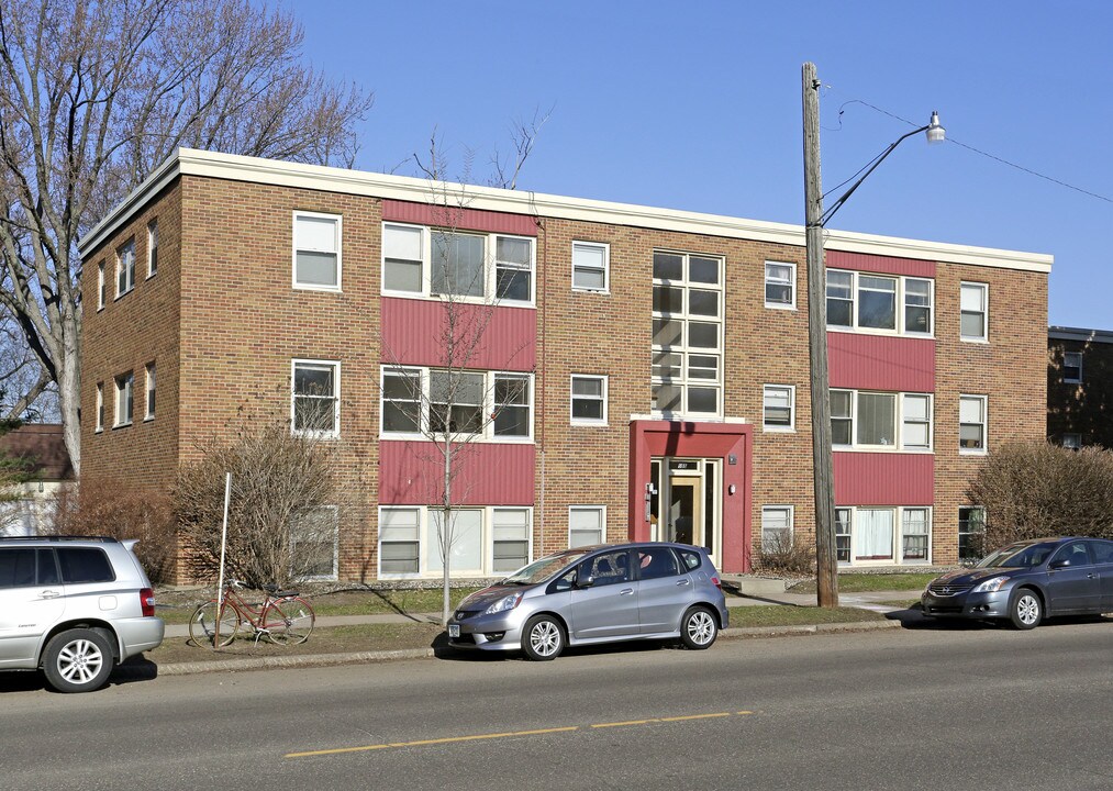 Cleveland/Niles Apartments in St. Paul, MN - Building Photo