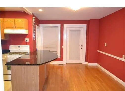 18 Vine St, Unit 18 Vine in Lexington, MA - Building Photo - Building Photo