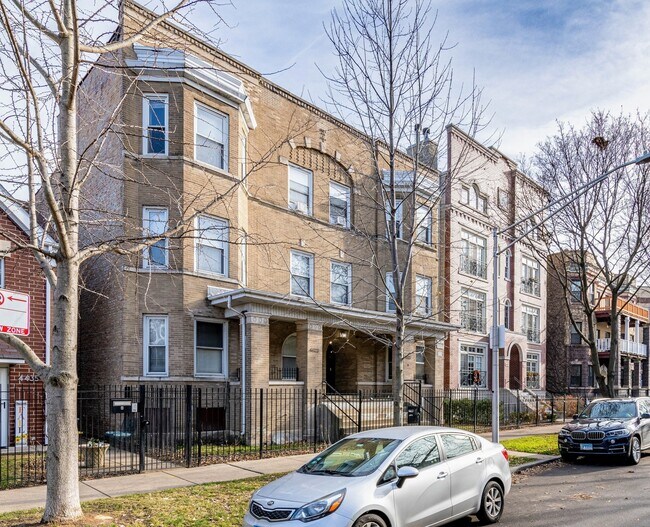 property at 4431 N Racine Ave