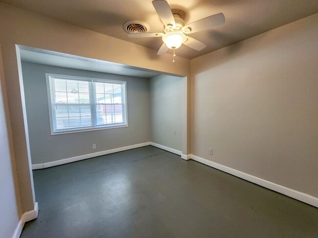 property at 714 W Wood St