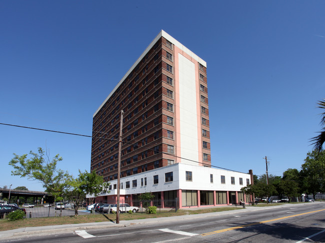 Joseph Floyd Manor in Charleston, SC - Building Photo - Building Photo