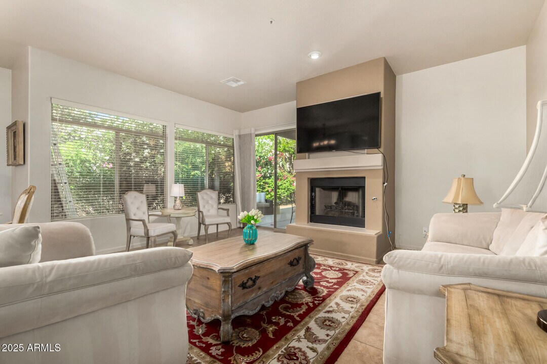 8250 E Mountain Spring Rd in Scottsdale, AZ - Building Photo