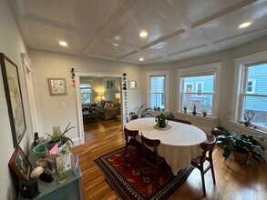 26 Playstead Rd, Unit 1 in Newton, MA - Foto de edificio - Building Photo