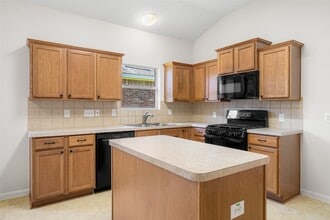 7510 Summer Dale Dr in Rosenberg, TX - Building Photo - Building Photo