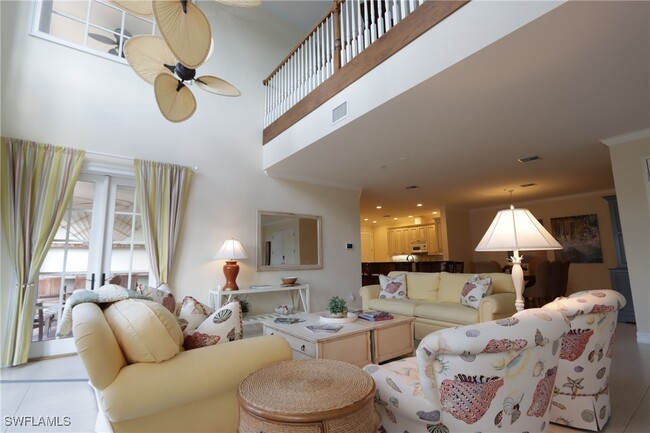 600 5th Ave S in Naples, FL - Foto de edificio - Building Photo