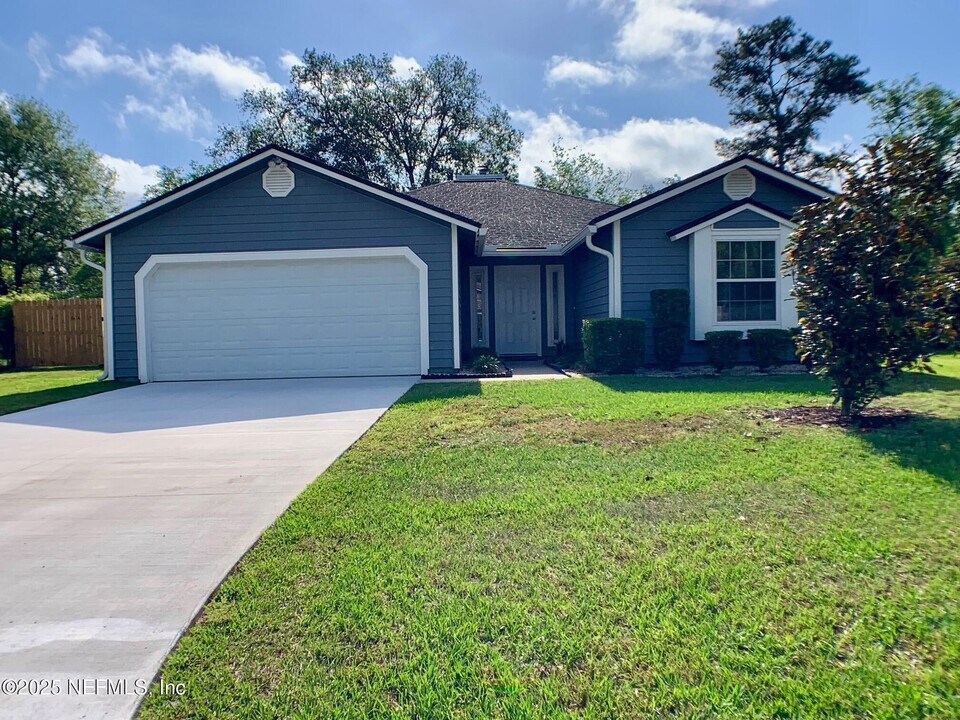 8417 Fire Fly Ln in Jacksonville, FL - Building Photo
