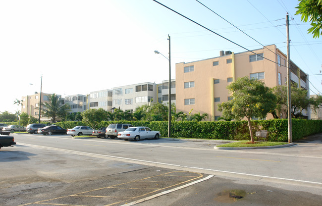 Chancellor Hall in Miami, FL - Building Photo - Building Photo